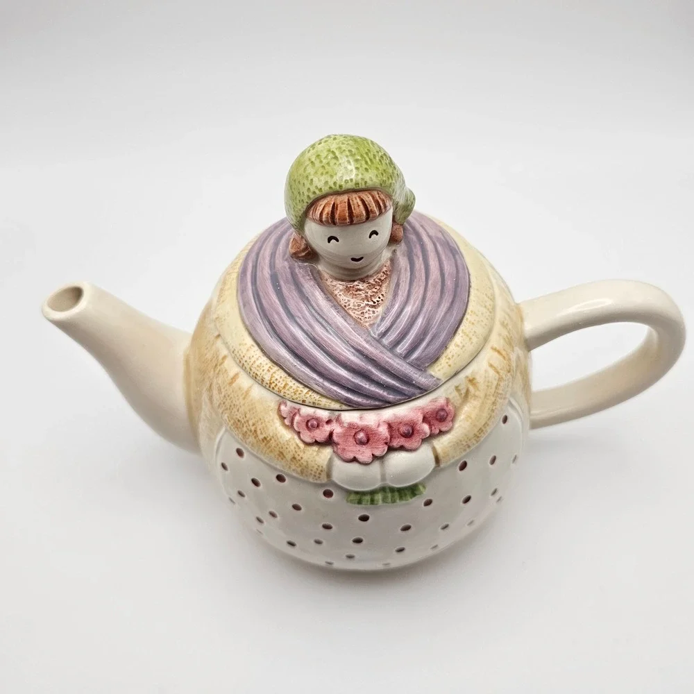 1992 H&HD Teapot Woman Figurine Lid Ceramic Made in‎ Mexico Collectible